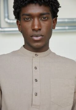 Pier One Camisa - Taupe 11 Pier One Camisa - Taupe -Pier One 02bf2dafeb9f48aca132a39f3c9562ef