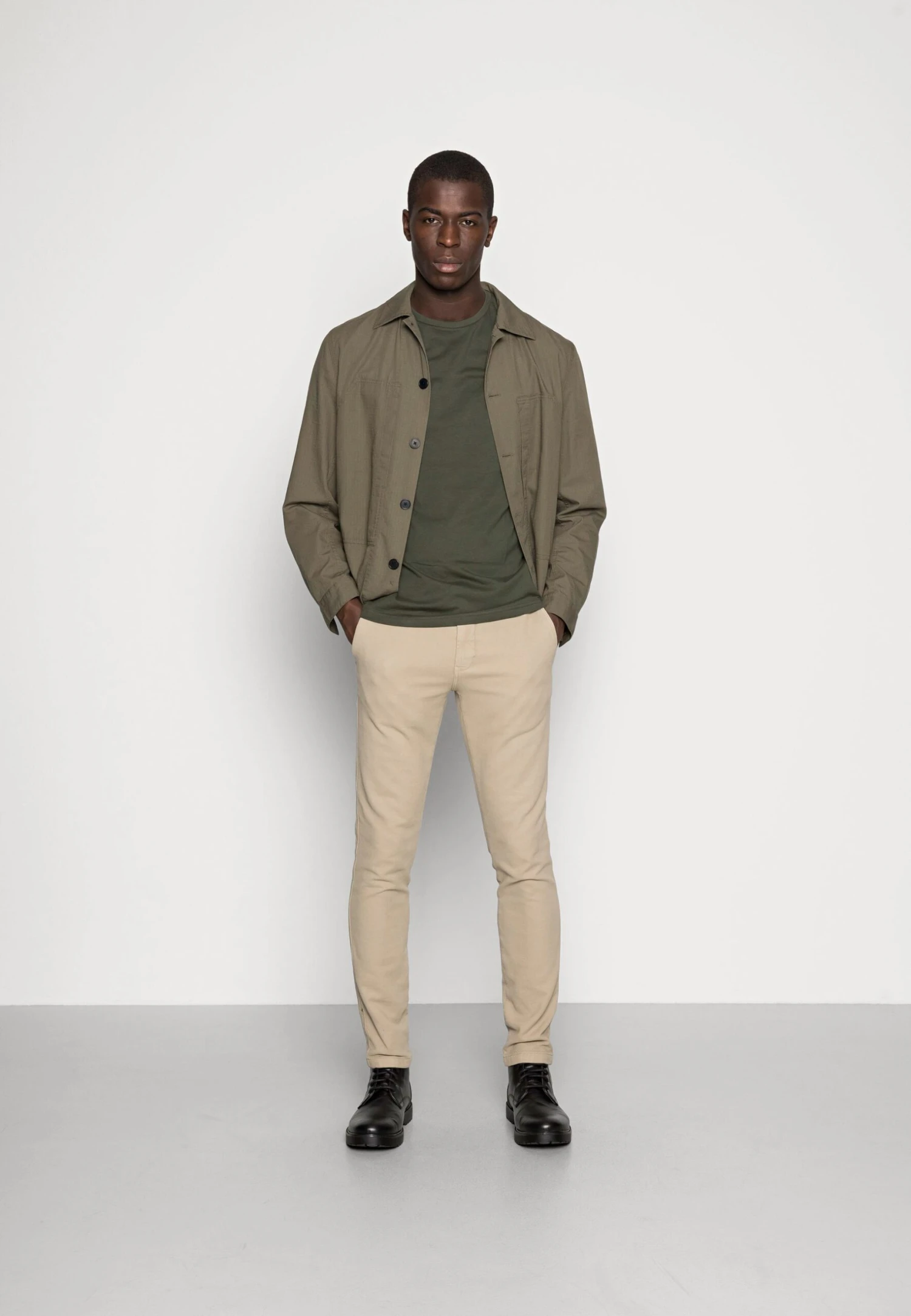 Pier One 5 Pack - Camiseta Básica - Dark Blue/Grey/Khaki 3 Pier One 5 Pack - Camiseta Básica - Dark Blue/Grey/Khaki