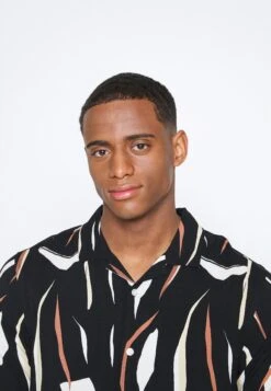 Pier One Contemporary Art Regular Resort- Camisa - Black 15 Pier One Contemporary Art Regular Resort- Camisa - Black -Pier One 209c2b8fb1b54d8599c6f0e75d4a20f4