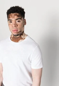 Pier One 10 Pack - Camiseta Básica - White/Black 13 Pier One 10 Pack - Camiseta Básica - White/Black -Pier One 20c7d5f73fe449b7b6c0eb7a99388079