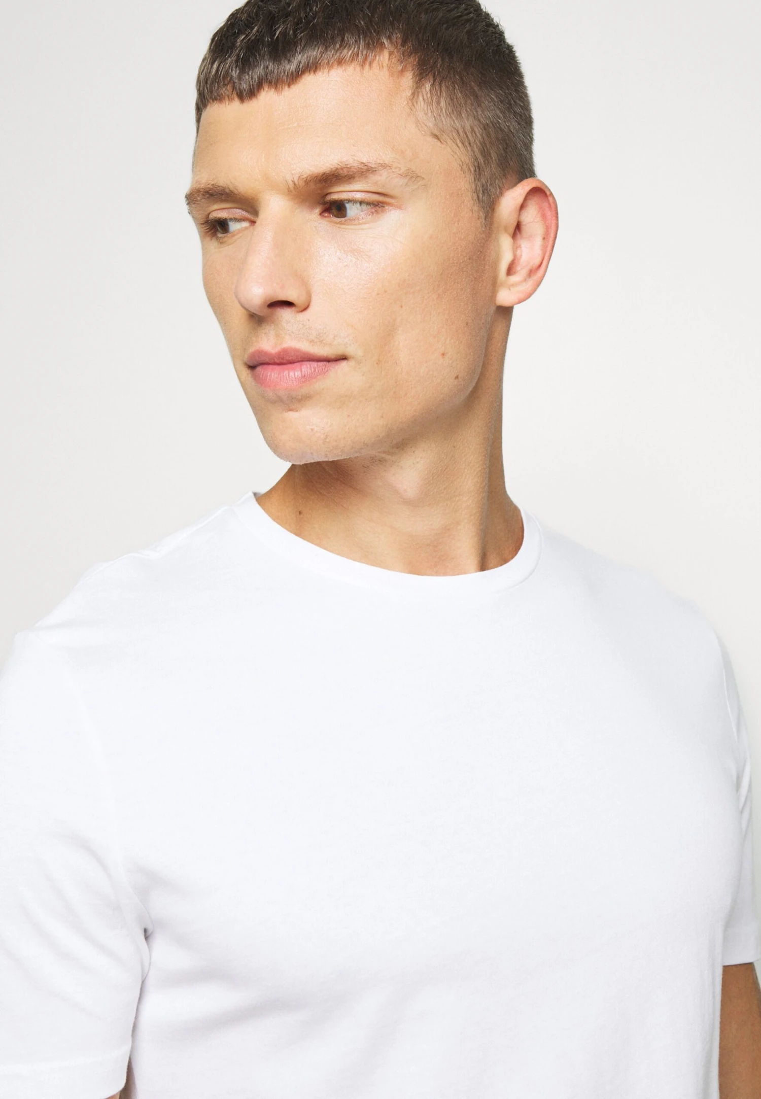 Pier One 7 Pack - Camiseta Básica - White/Blue/Green 9 Pier One 7 Pack - Camiseta Básica - White/Blue/Green - Imagen 7