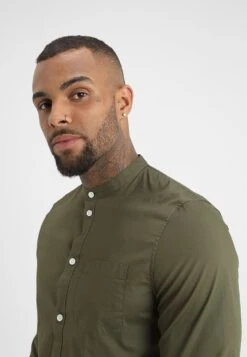 Pier One Muscle Fit Stand- Camisa - Oliv 11 Pier One Muscle Fit Stand- Camisa - Oliv -Pier One 259eaf52e4d4427a96fee394df68933f