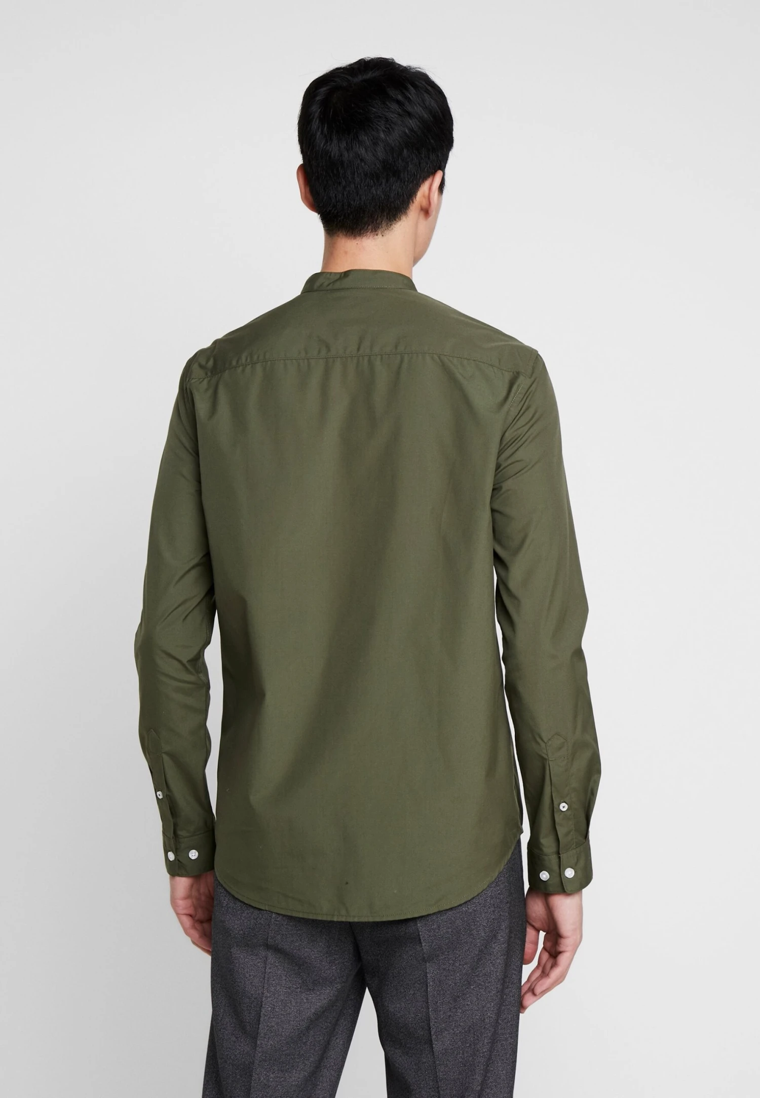 Pier One 2 Pack - Camisa - Oliv/Black 5 Pier One 2 Pack - Camisa - Oliv/Black - Imagen 3