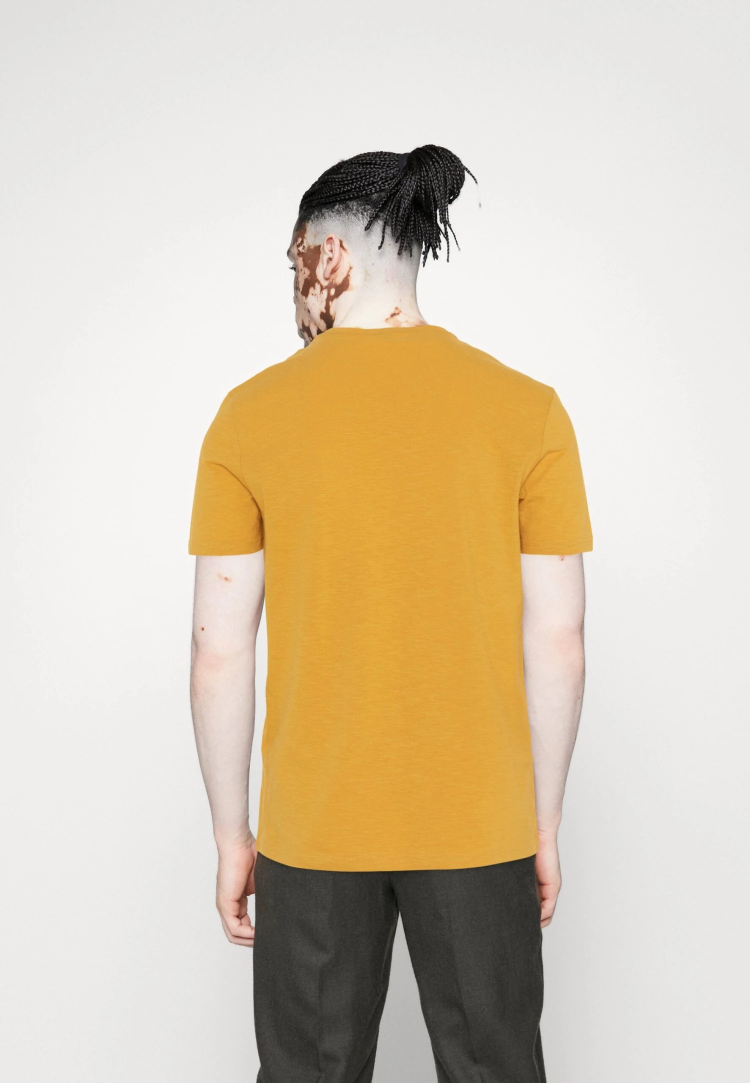 Pier One 7 Pack - Camiseta Básica - White/Yellow/Lilac 5 Pier One 7 Pack - Camiseta Básica - White/Yellow/Lilac - Imagen 3