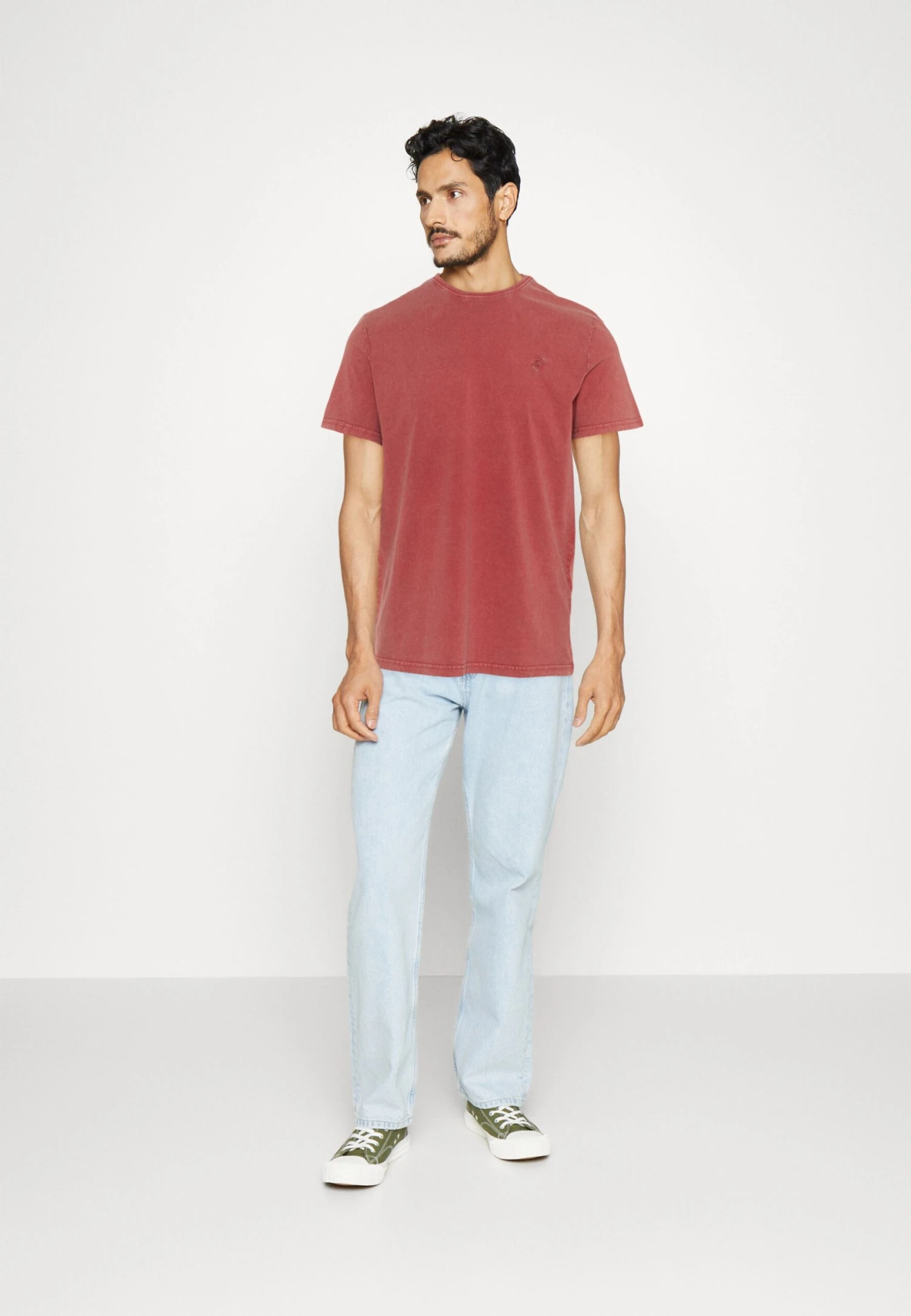 Pier One 5 Pack - Camiseta Básica - Off-White/Lilac/Light Red 3 Pier One 5 Pack - Camiseta Básica - Off-White/Lilac/Light Red