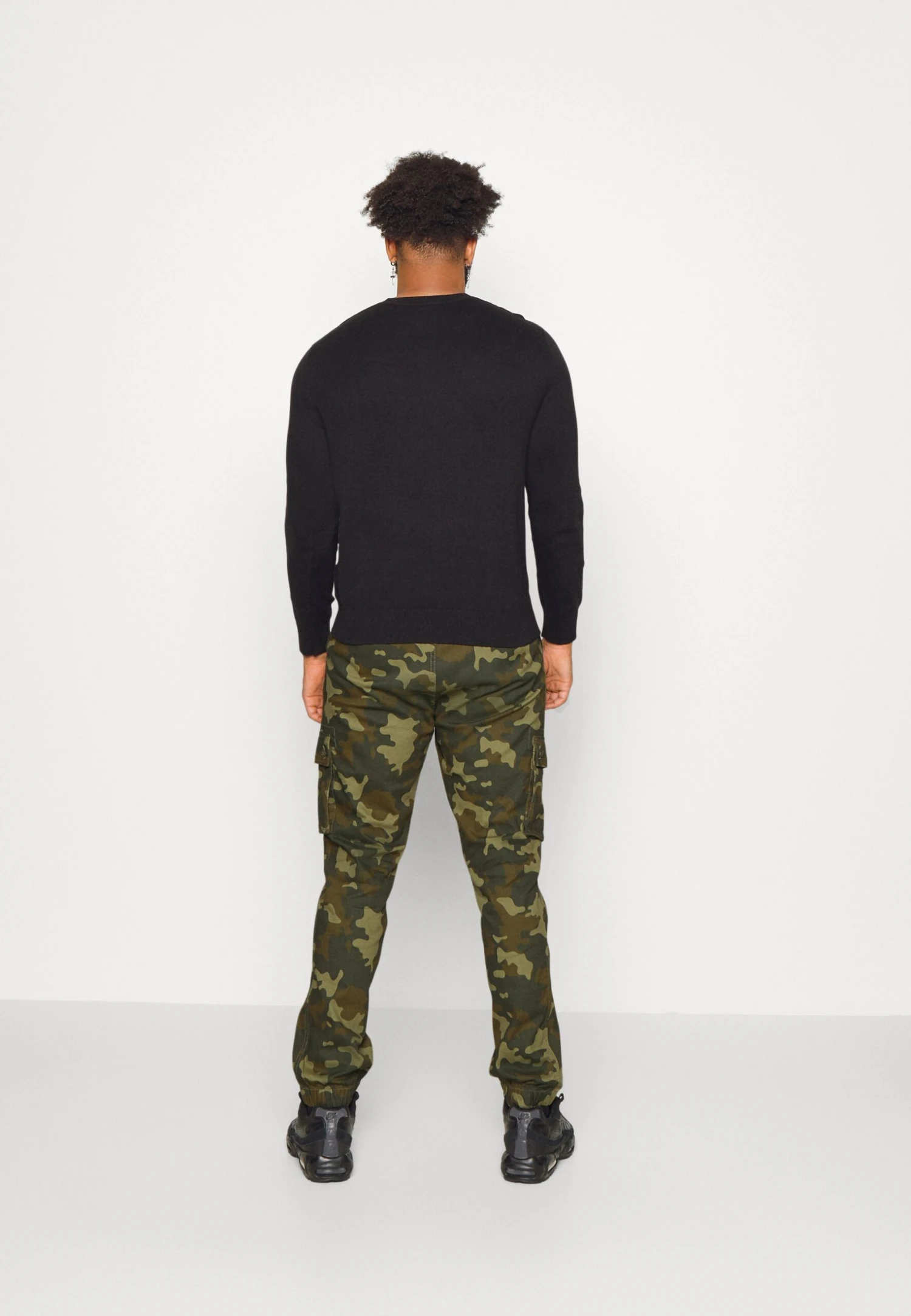 Pier One Pantalones Cargo - Black/Olive 5 Pier One Pantalones Cargo - Black/Olive - Imagen 3