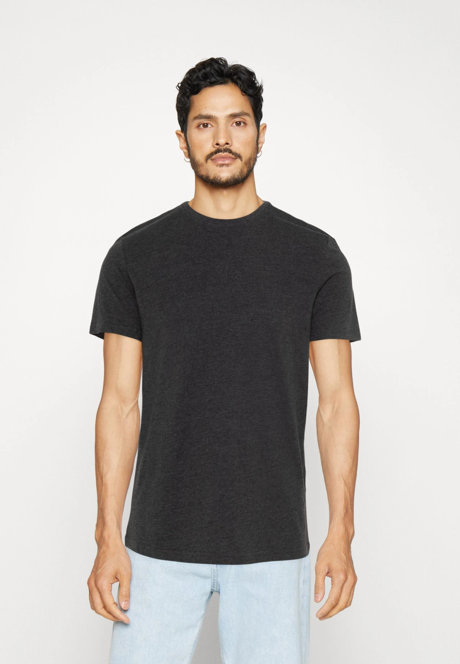 Pier One 5 Pack - Camiseta Básica - White/Off-White/Lilac 6 Pier One 5 Pack - Camiseta Básica - White/Off-White/Lilac - Imagen 4