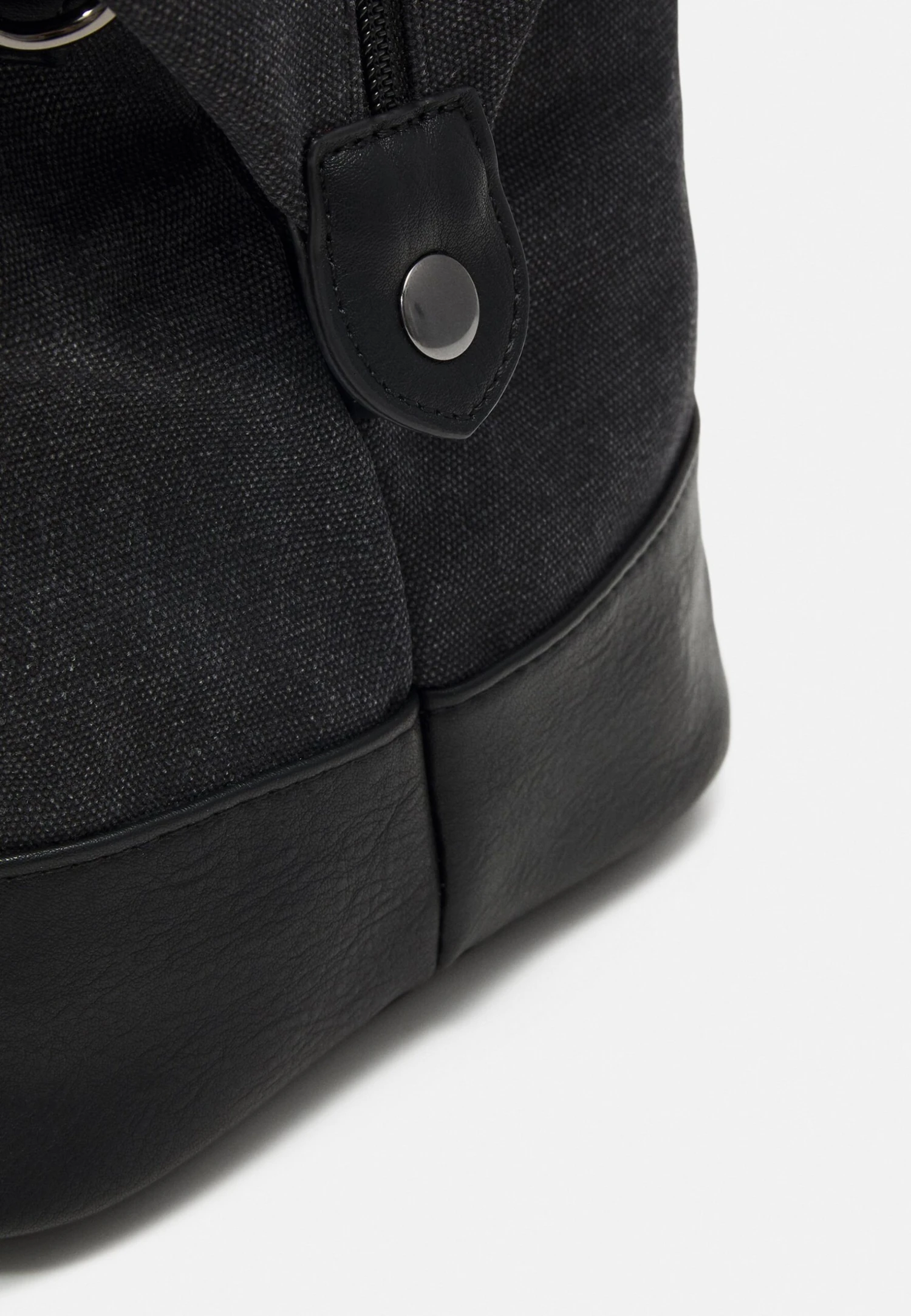 Pier One Unisex - Bolsa De Viaje - Black 7 Pier One Unisex - Bolsa De Viaje - Black - Imagen 5