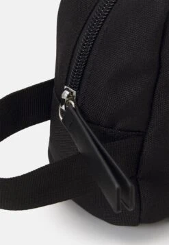 Pier One Neceser - Black 10 Pier One Neceser - Black -Pier One 3d010853bd374b4f84db8b0a35a8b289