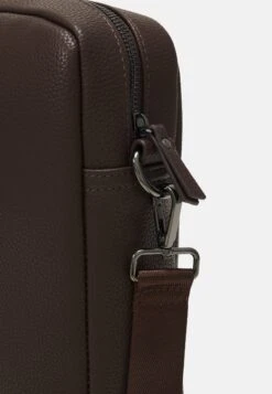 Pier One Funda Para Portátil - Dark Brown 10 Pier One Funda Para Portátil - Dark Brown -Pier One 42042b196fd74712af98535879b418f6