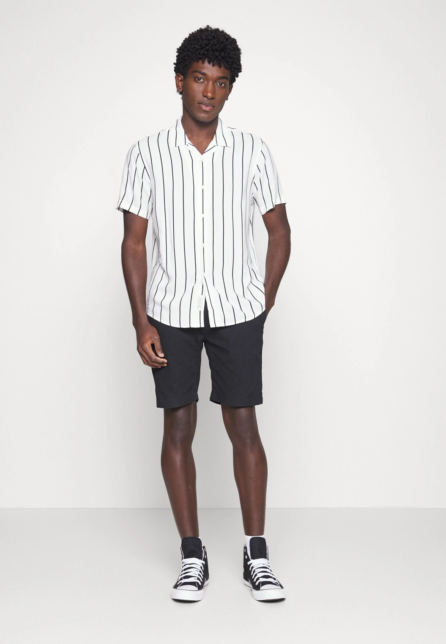 Pier One 2 Pack - Camisa - Black/White 4 Pier One 2 Pack - Camisa - Black/White - Imagen 2