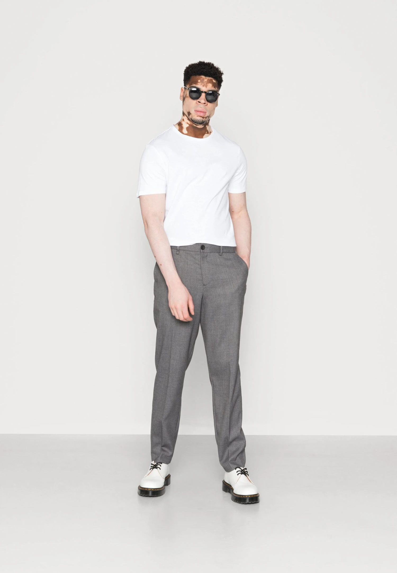 Pier One 10 Pack - Camiseta Básica - White/Black 3 Pier One 10 Pack - Camiseta Básica - White/Black