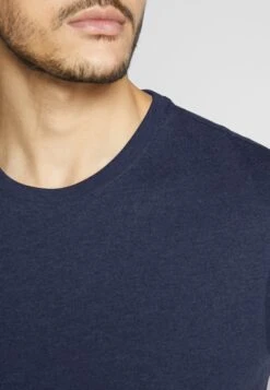 Pier One 4 Pack - Camiseta Básica - Black/White/Blue 11 Pier One 4 Pack - Camiseta Básica - Black/White/Blue -Pier One 5847a37145c74e25a85f71f4653216cb