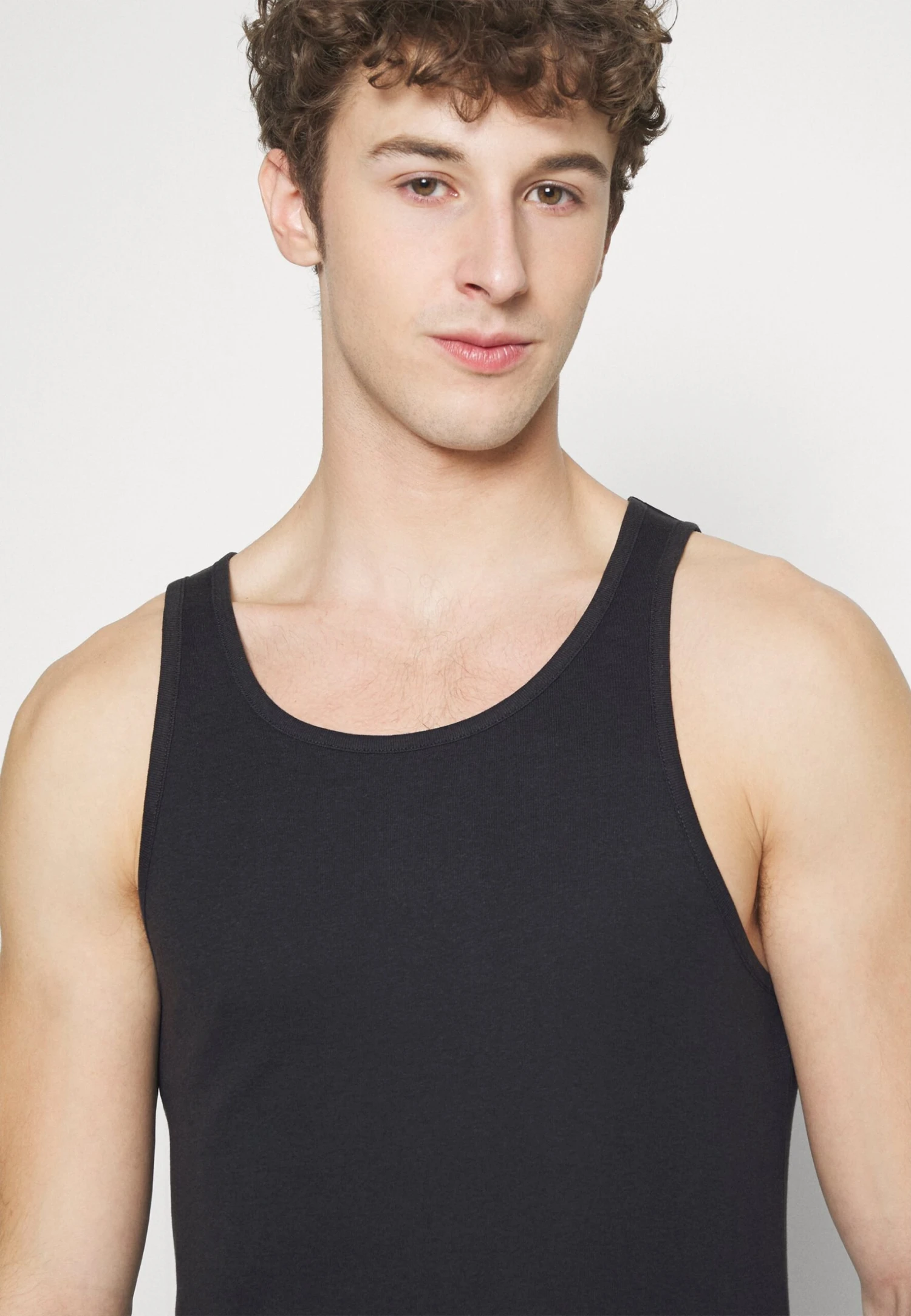 Pier One 5 Pack - Camiseta Interior - Black 6 Pier One 5 Pack - Camiseta Interior - Black - Imagen 4