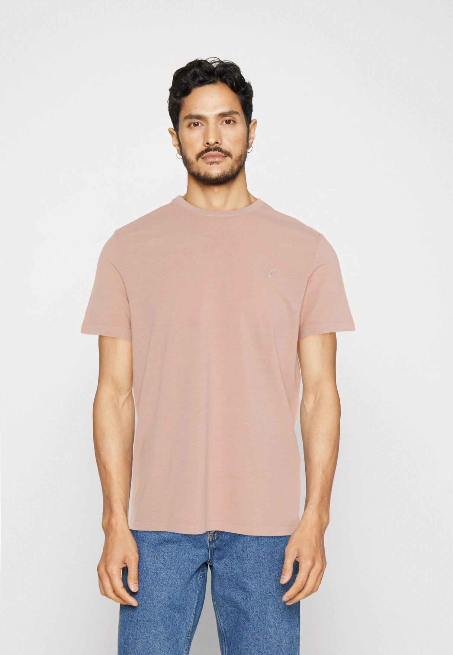 Pier One 5 Pack - Camiseta Básica - Off-White/Lilac/Light Red 7 Pier One 5 Pack - Camiseta Básica - Off-White/Lilac/Light Red - Imagen 5