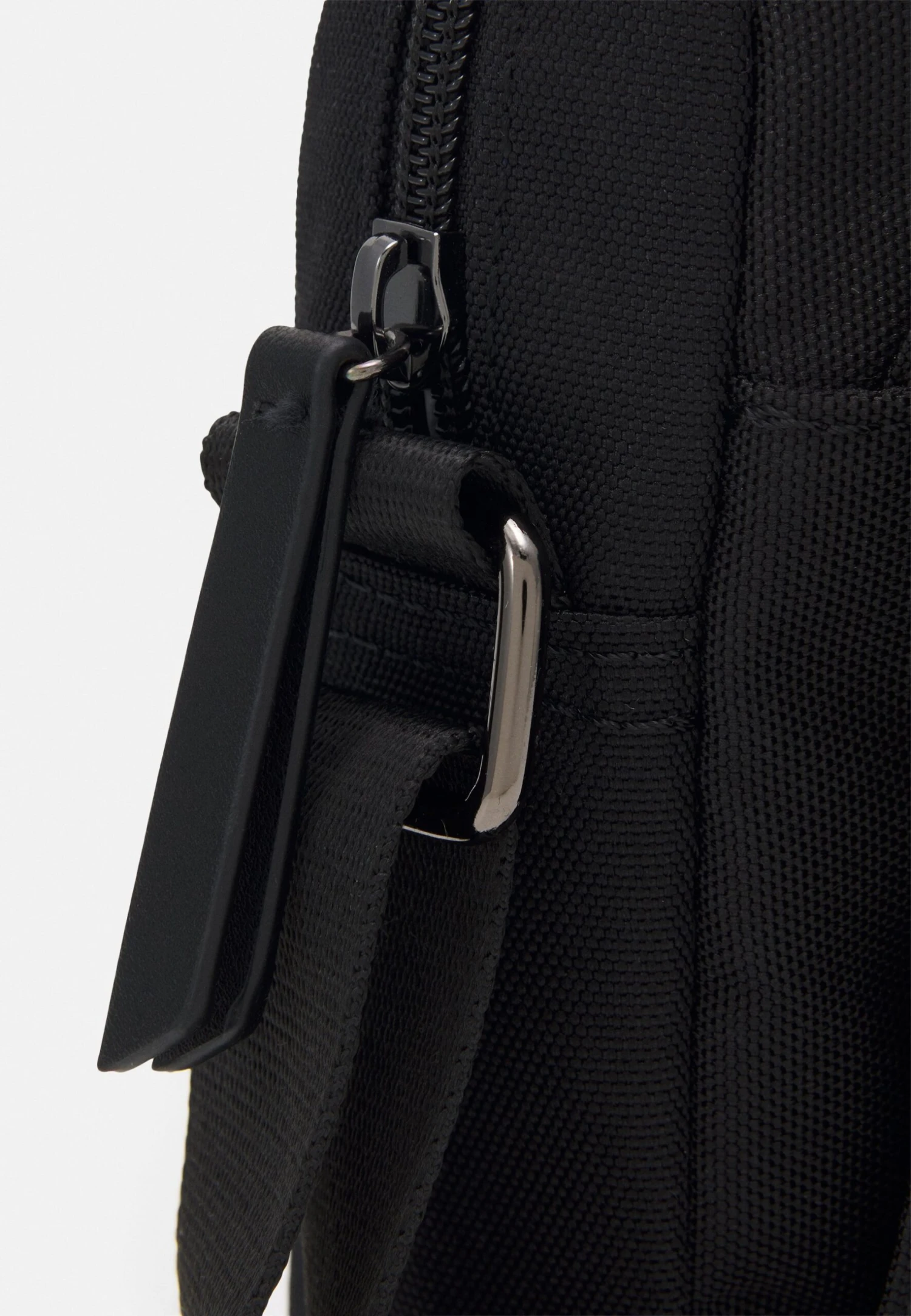 Pier One Unisex - Bandolera - Black 6 Pier One Unisex - Bandolera - Black - Imagen 4