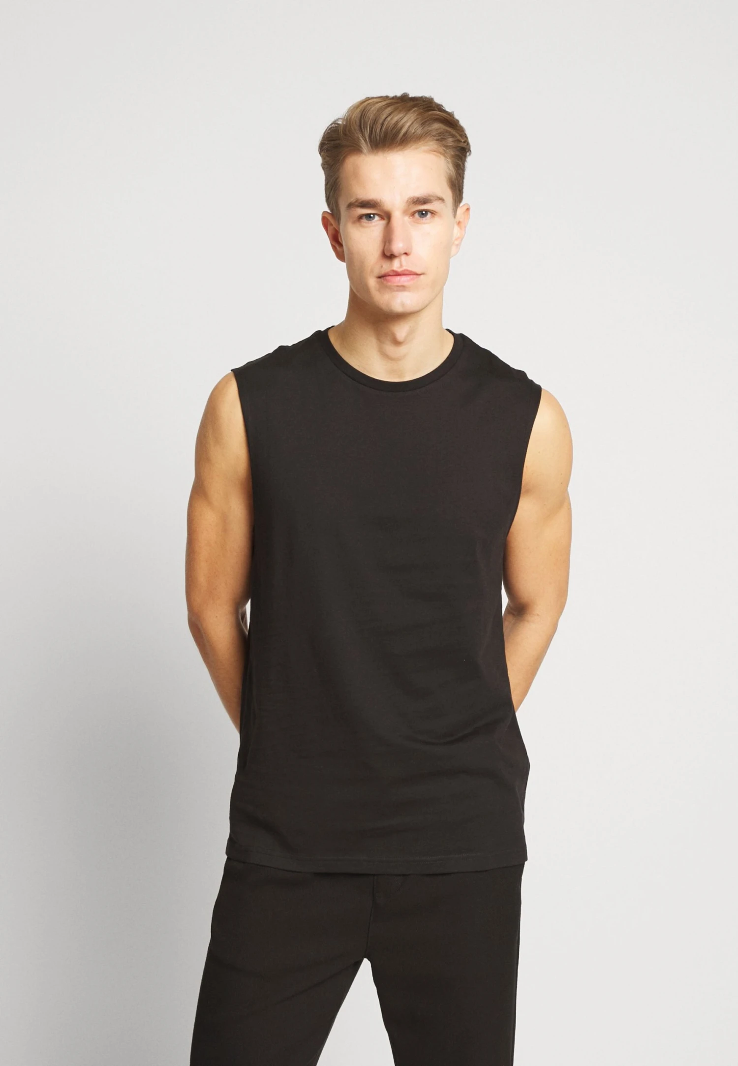 Pier One 3 Pack - Camiseta Básica - Grey/White/Black 6 Pier One 3 Pack - Camiseta Básica - Grey/White/Black - Imagen 4