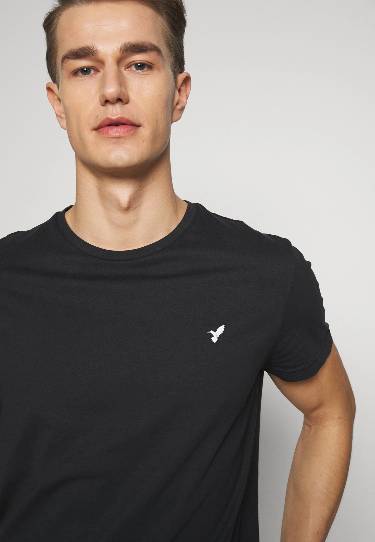 Pier One Camiseta Básica - Black 7 Pier One Camiseta Básica - Black - Imagen 5