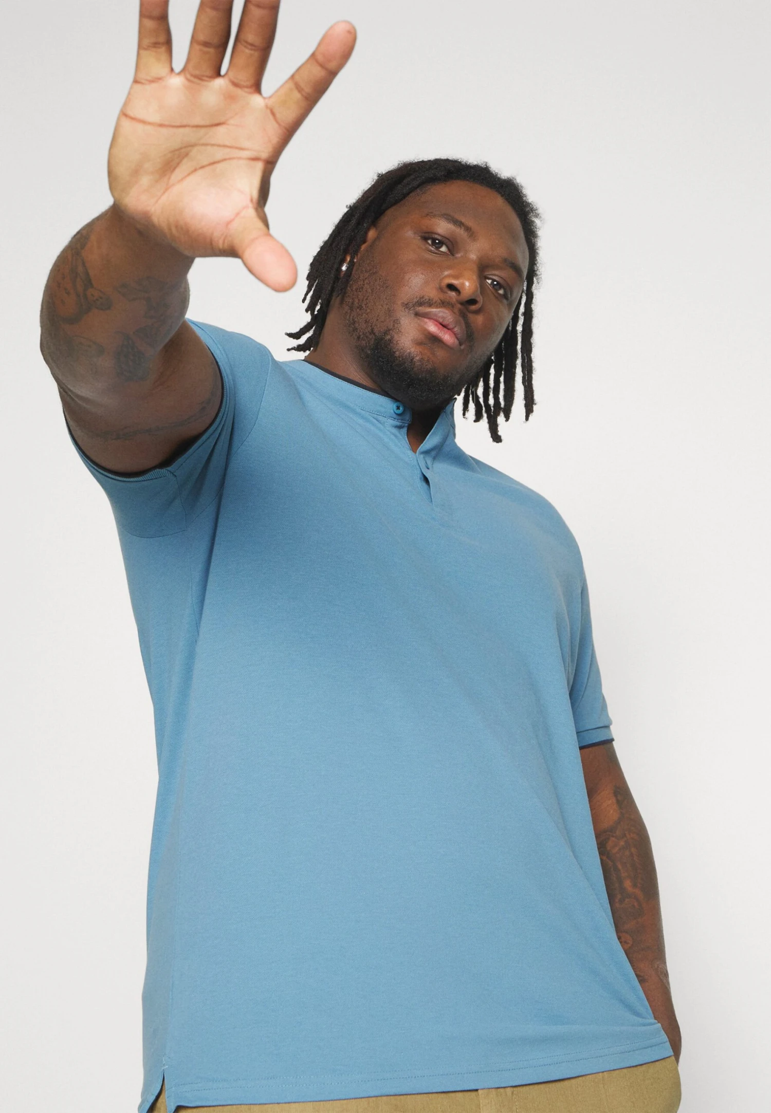 Pier One Camiseta Básica - Light Blue 6 Pier One Camiseta Básica - Light Blue - Imagen 4