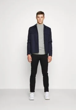 Pier One -Pier One 6a30ddcbe6d4409f971ce0142691a9e1