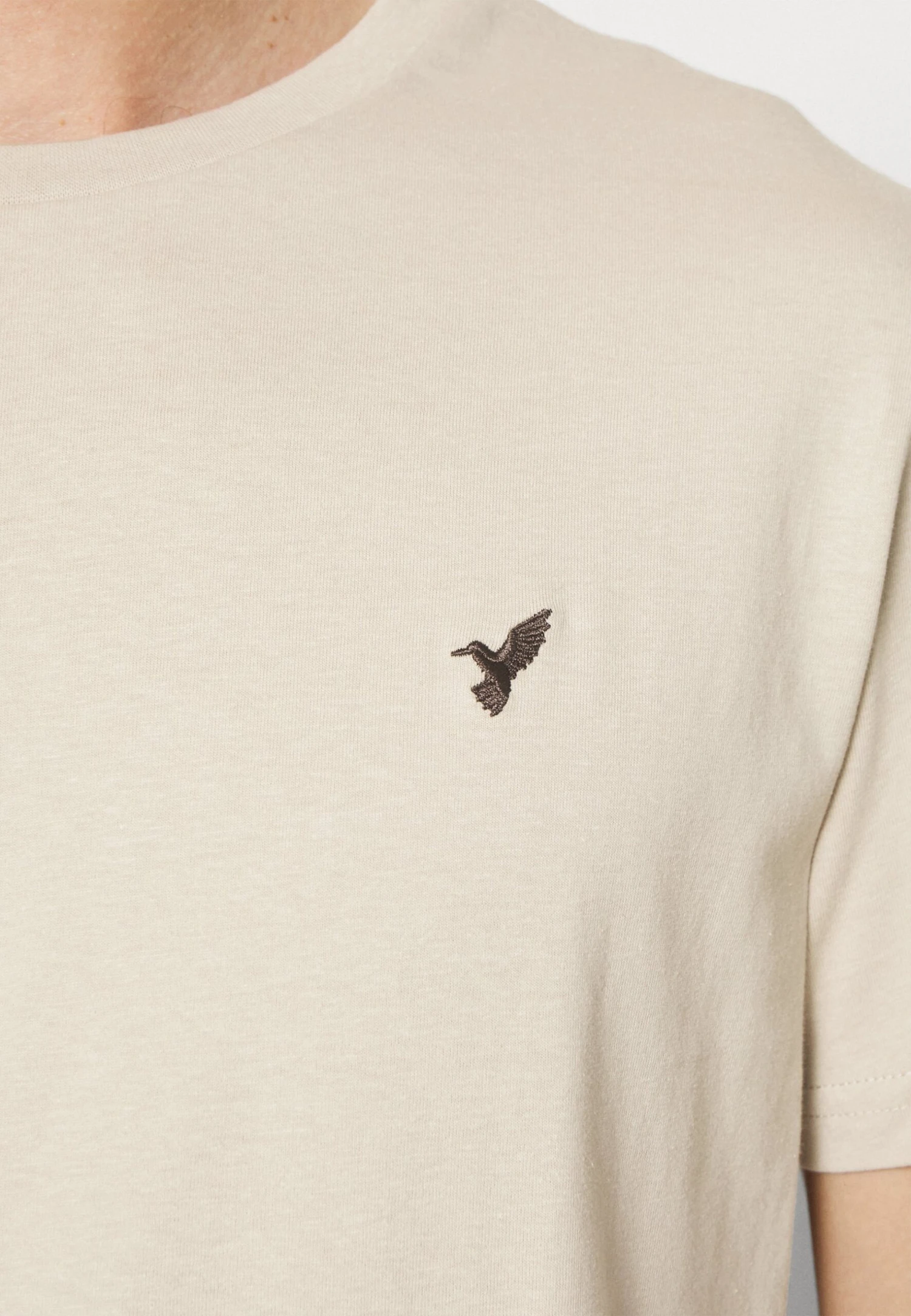 Pier One 3 Pack - Camiseta Básica - Dark Blue/Beige/Dark Brown 9 Pier One 3 Pack - Camiseta Básica - Dark Blue/Beige/Dark Brown - Imagen 7