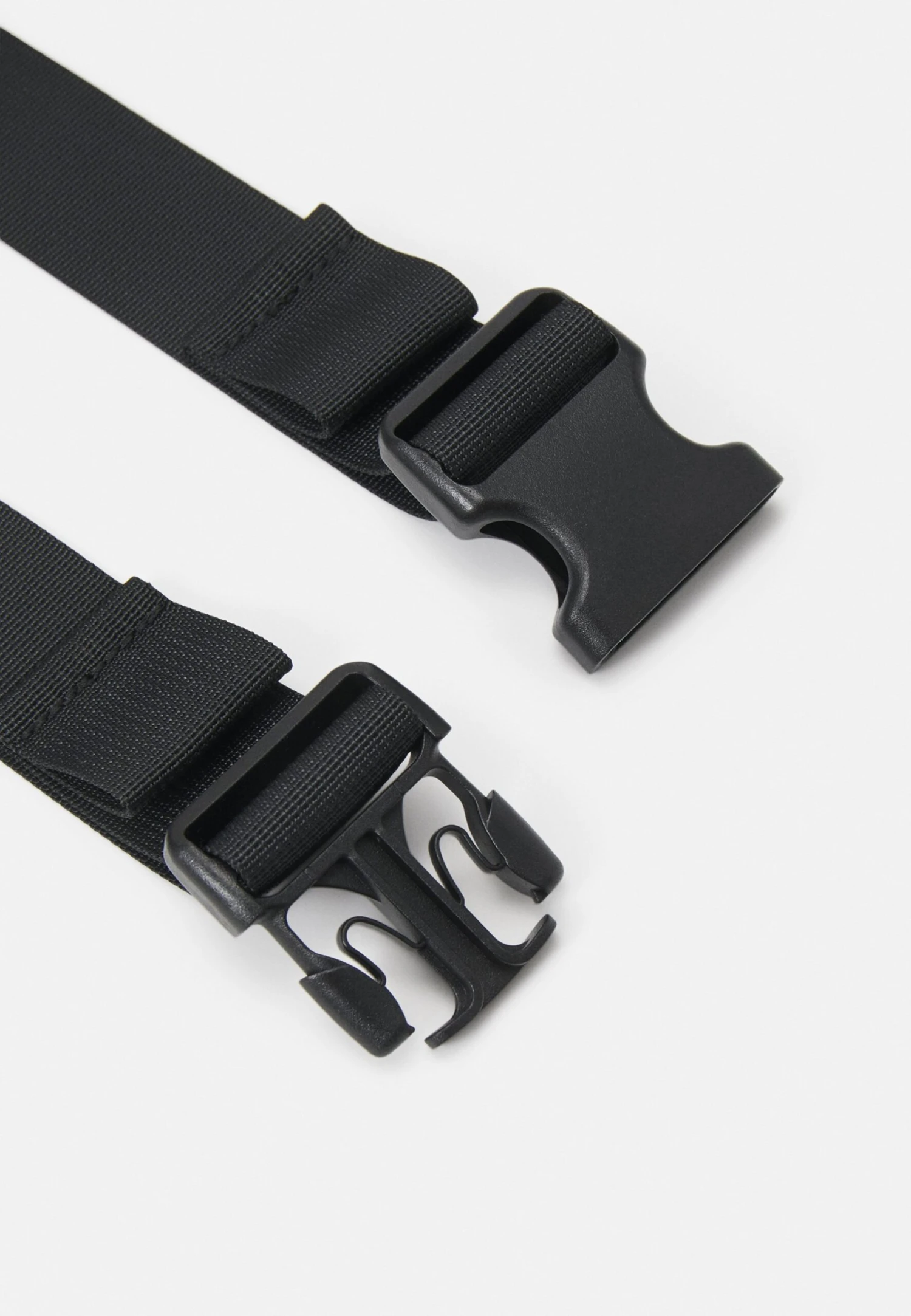 Pier One Riñonera -Black 6 Pier One Riñonera -Black - Imagen 4