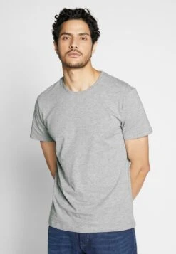 Pier One 4 Pack - Camiseta Básica - Black/White/Blue 8 Pier One 4 Pack - Camiseta Básica - Black/White/Blue -Pier One 787cce0b7b46477b88eb701d23146d85