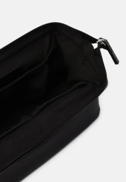 Pier One Neceser - 802 - Black 8 Pier One Neceser - 802 - Black -Pier One 7aa537de0d9045aaa803a044e8f7ffbf