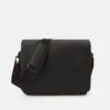Pier One Big Messenger Bag - Bandolera - Black 2 Pier One Big Messenger Bag - Bandolera - Black -Pier One 7ddcf6c58a914522af50734462d06ee0