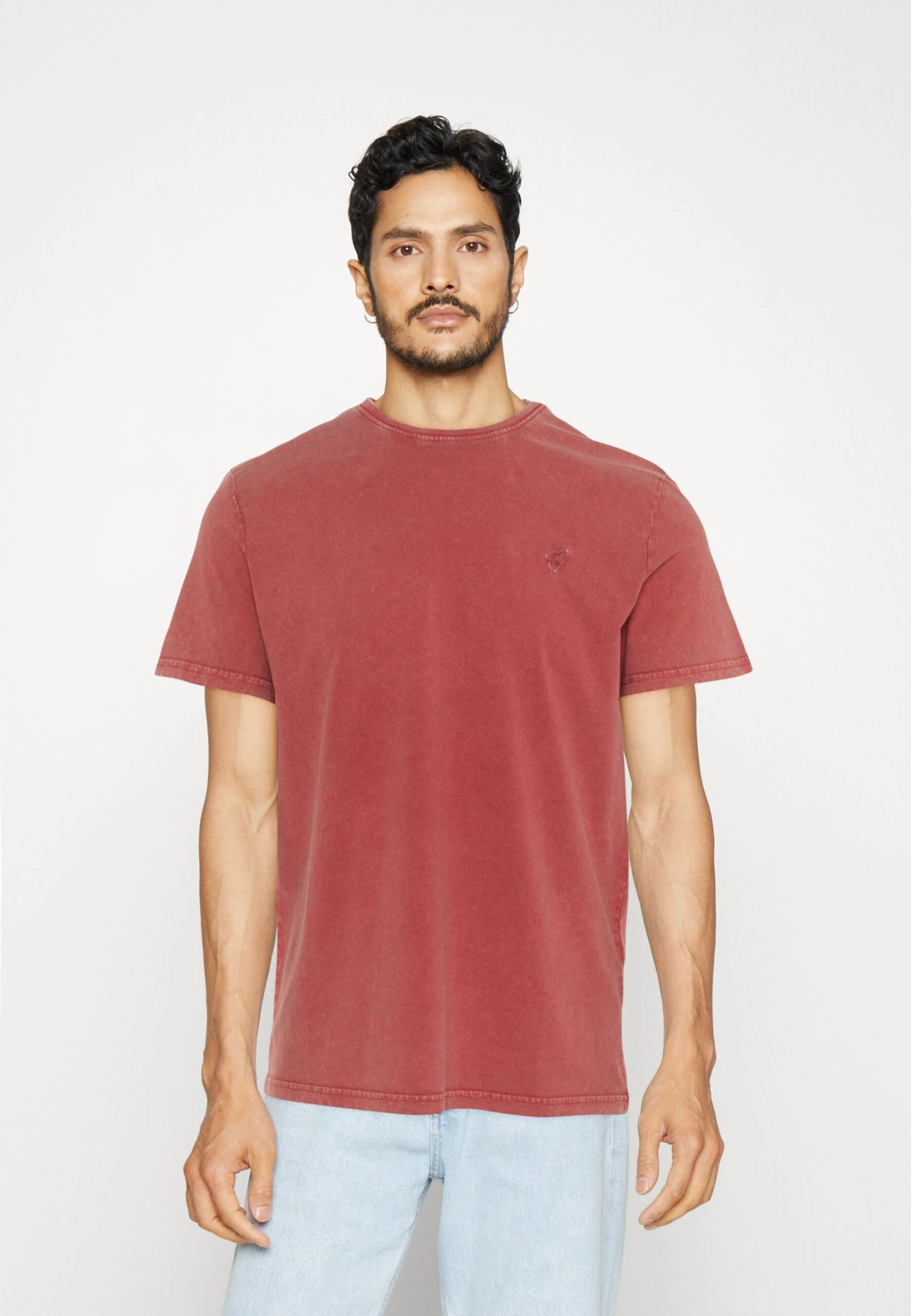 Pier One 5 Pack - Camiseta Básica - Off-White/Lilac/Light Red 4 Pier One 5 Pack - Camiseta Básica - Off-White/Lilac/Light Red - Imagen 2