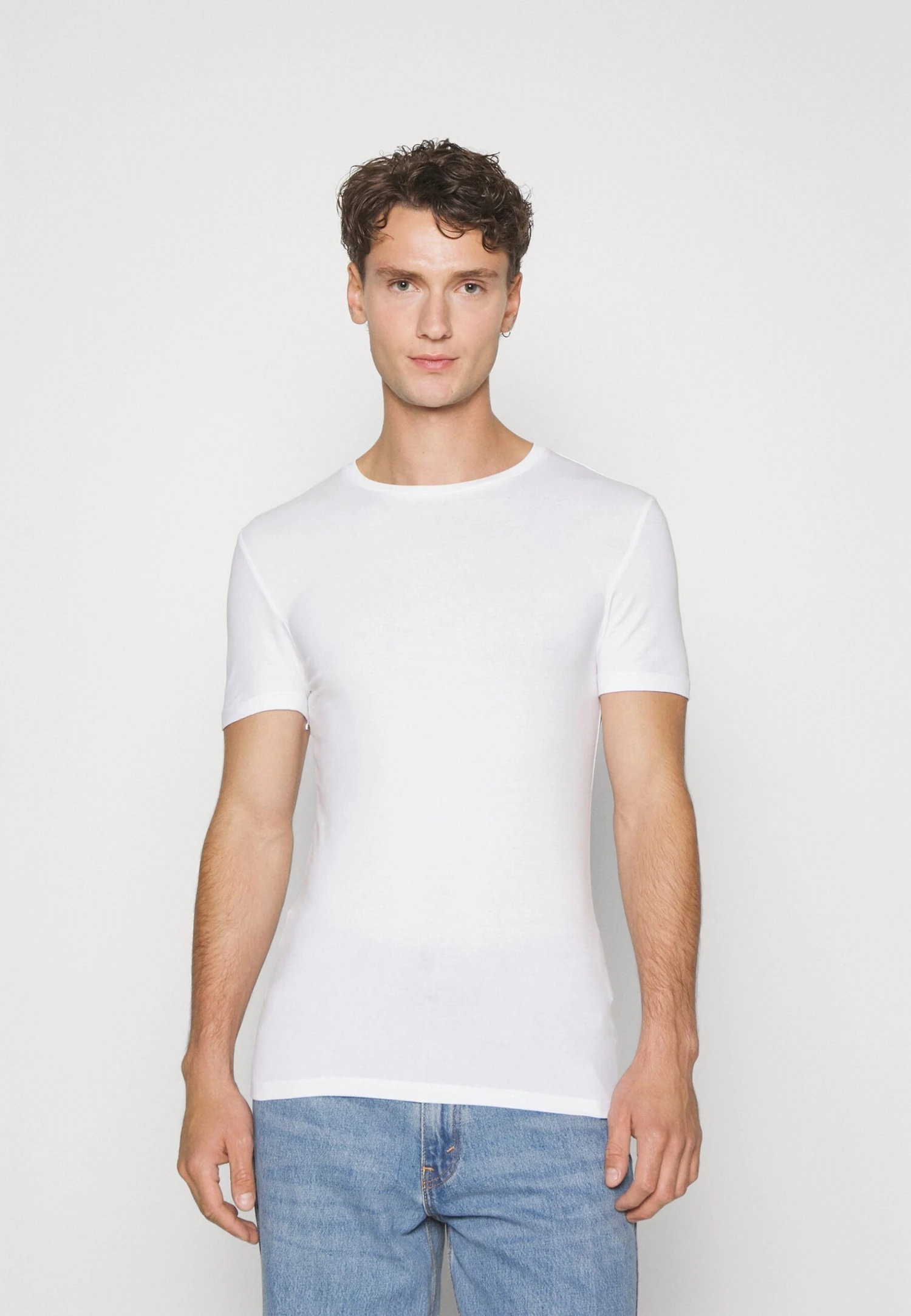 Pier One 3 Pack Muscle Fit- Camiseta Básica - White 4 Pier One 3 Pack Muscle Fit- Camiseta Básica - White - Imagen 2