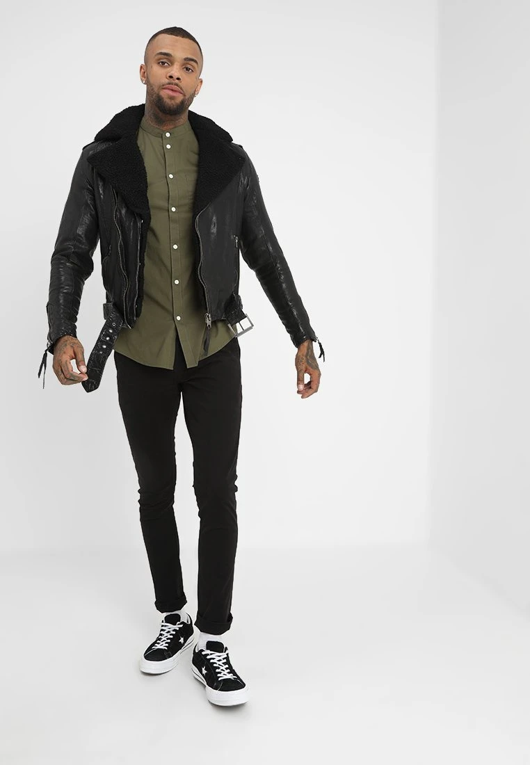 Pier One Muscle Fit Stand- Camisa - Oliv 4 Pier One Muscle Fit Stand- Camisa - Oliv - Imagen 2