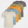 Pier One 5 Pack - Camiseta Básica - Orange/Dark Blue/Green 2 Pier One 5 Pack - Camiseta Básica - Orange/Dark Blue/Green -Pier One 90b78c53f04f4dc081666ac8ae3ca1ec