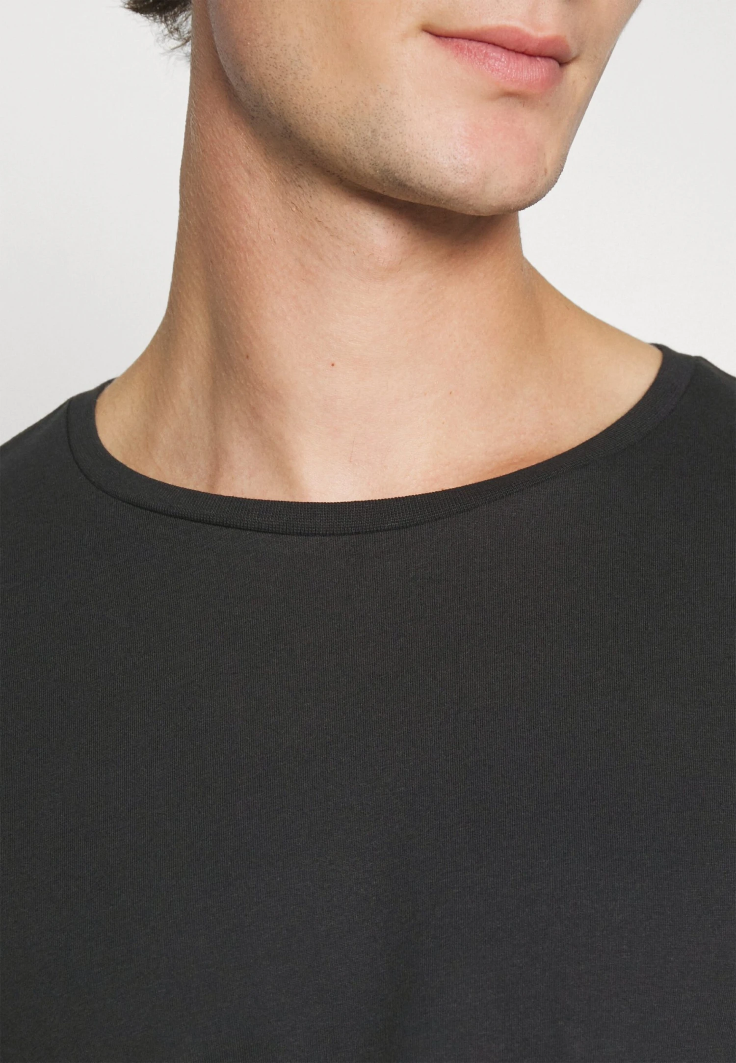 Pier One 2 Pack - Camiseta De Manga Larga - Black/Khaki 8 Pier One 2 Pack - Camiseta De Manga Larga - Black/Khaki - Imagen 6