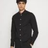 Pier One Muscle Fit Stand- Camisa - Black 2 Pier One Muscle Fit Stand- Camisa - Black -Pier One 98052200edd149138bd09ff588666d78