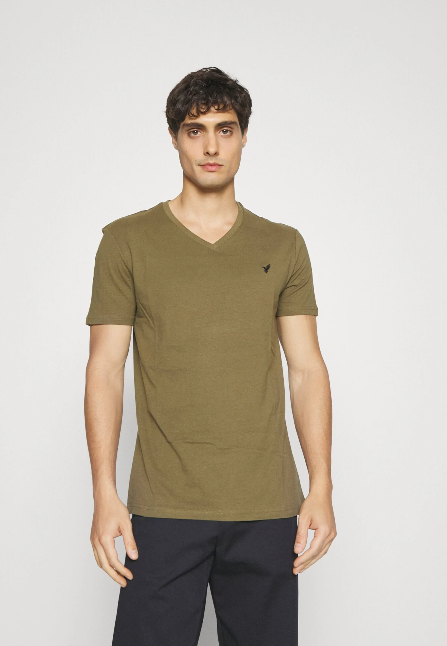 Pier One V Neck Bird Tonal 3 Pack - Camiseta Básica - White/Dark Green/Black 7 Pier One V Neck Bird Tonal 3 Pack - Camiseta Básica - White/Dark Green/Black - Imagen 5