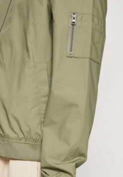 Pier One Chaquetas Bomber - Olive 13 Pier One Chaquetas Bomber - Olive -Pier One b6f4db9ef2ef4f15aaa38b0e9fcce92f