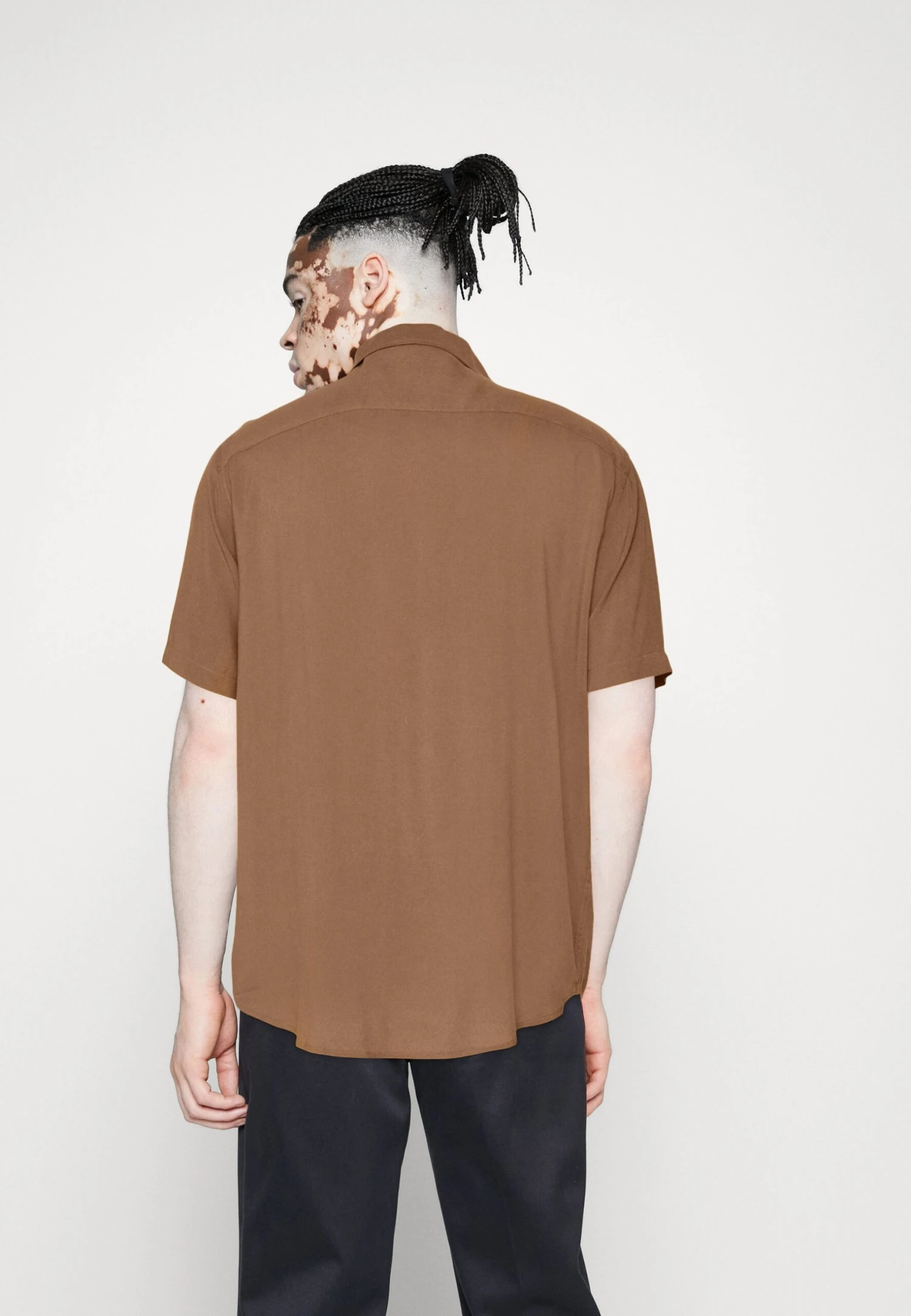 Pier One 3 Pack - Camisa - Beige/Black/White 5 Pier One 3 Pack - Camisa - Beige/Black/White - Imagen 3