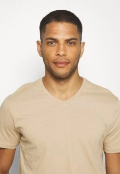 Pier One 3 Pack - Camiseta Básica - Khaki/Tan/Dark Blue 15 Pier One 3 Pack - Camiseta Básica - Khaki/Tan/Dark Blue -Pier One bbffca6578f845cdab35cb6a6e69d608