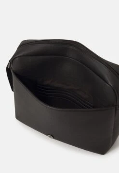 Pier One Big Messenger Bag - Bandolera - Black 11 Pier One Big Messenger Bag - Bandolera - Black -Pier One bd8bc0c71e68430e9951a6fd9a3e8f72