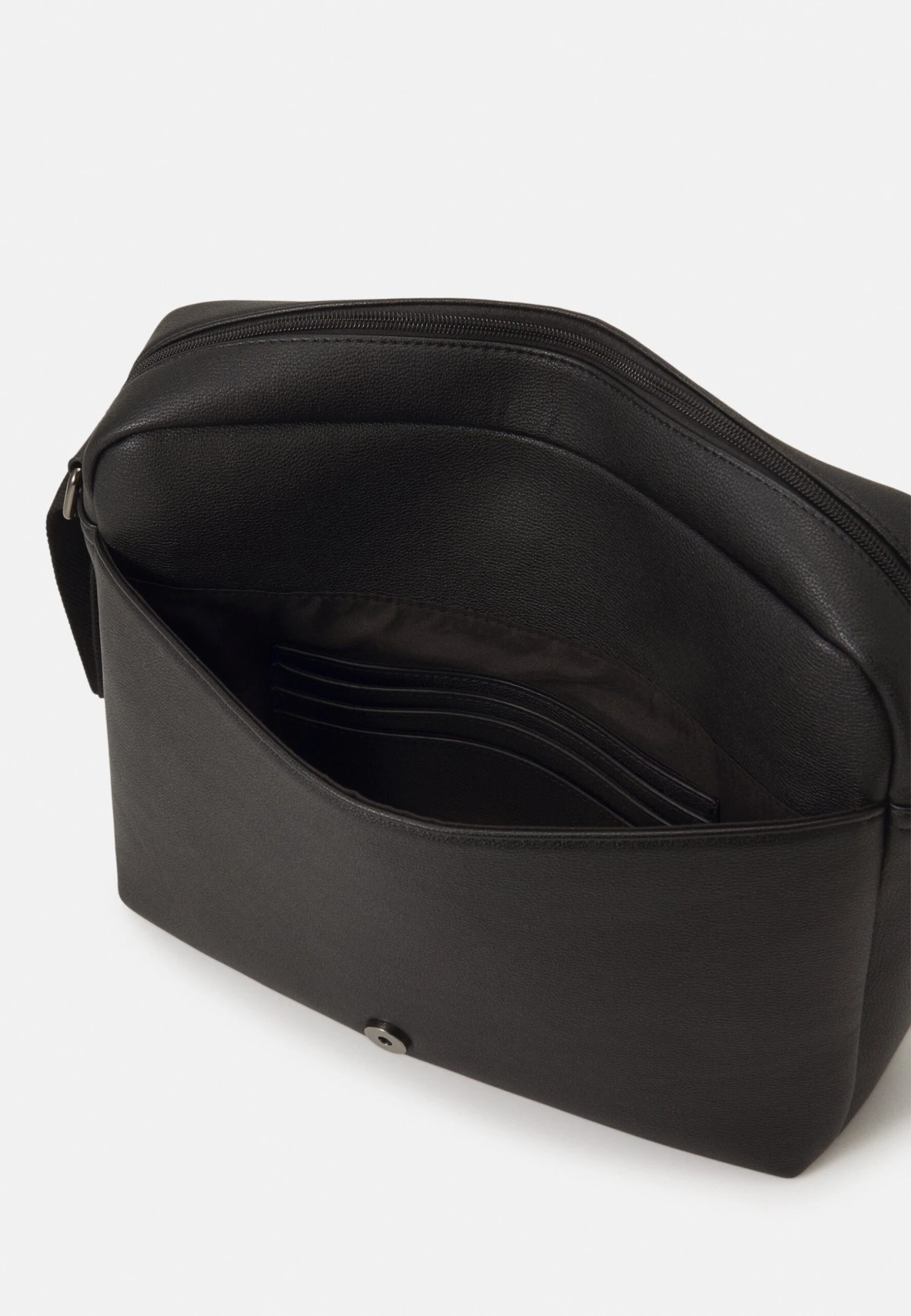 Pier One Big Messenger Bag - Bandolera - Black 6 Pier One Big Messenger Bag - Bandolera - Black - Imagen 4