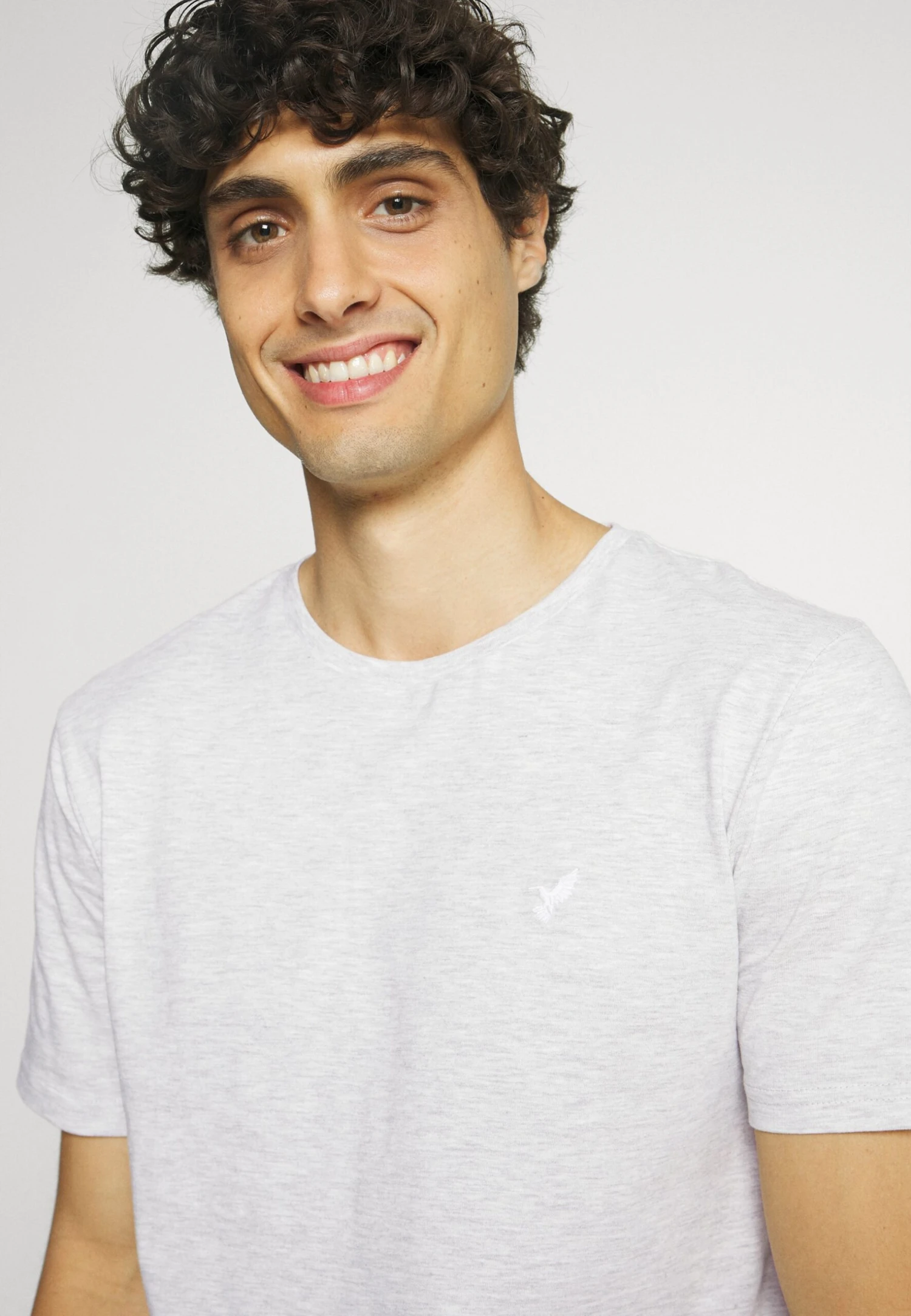 Pier One 5 Pack - Camiseta Básica - Light Grey - 101_White - 001_Green - 602 8 Pier One 5 Pack - Camiseta Básica - Light Grey - 101_White - 001_Green - 602 - Imagen 6