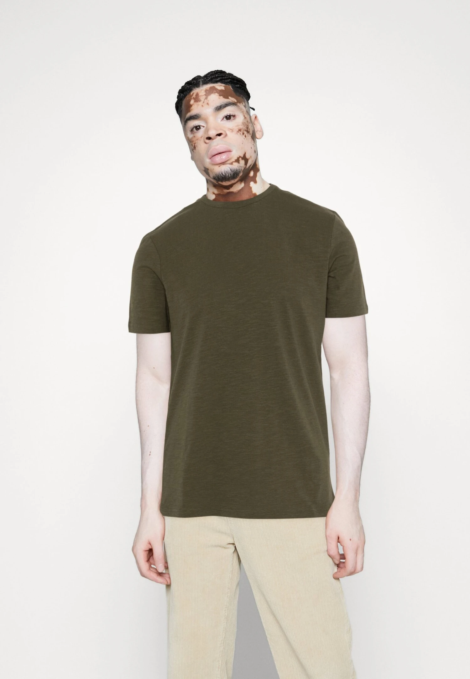 Pier One 7 Pack - Camiseta Básica - White/Yellow/Lilac 6 Pier One 7 Pack - Camiseta Básica - White/Yellow/Lilac - Imagen 4