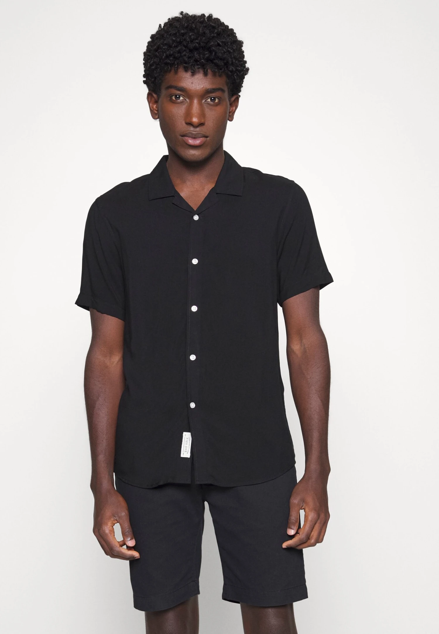 Pier One 2 Pack - Camisa - Black/White 8 Pier One 2 Pack - Camisa - Black/White - Imagen 6