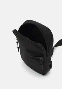 Pier One Riñonera - Black 10 Pier One Riñonera - Black -Pier One c75c8bdf8b8541419b96d7dba0f5d743