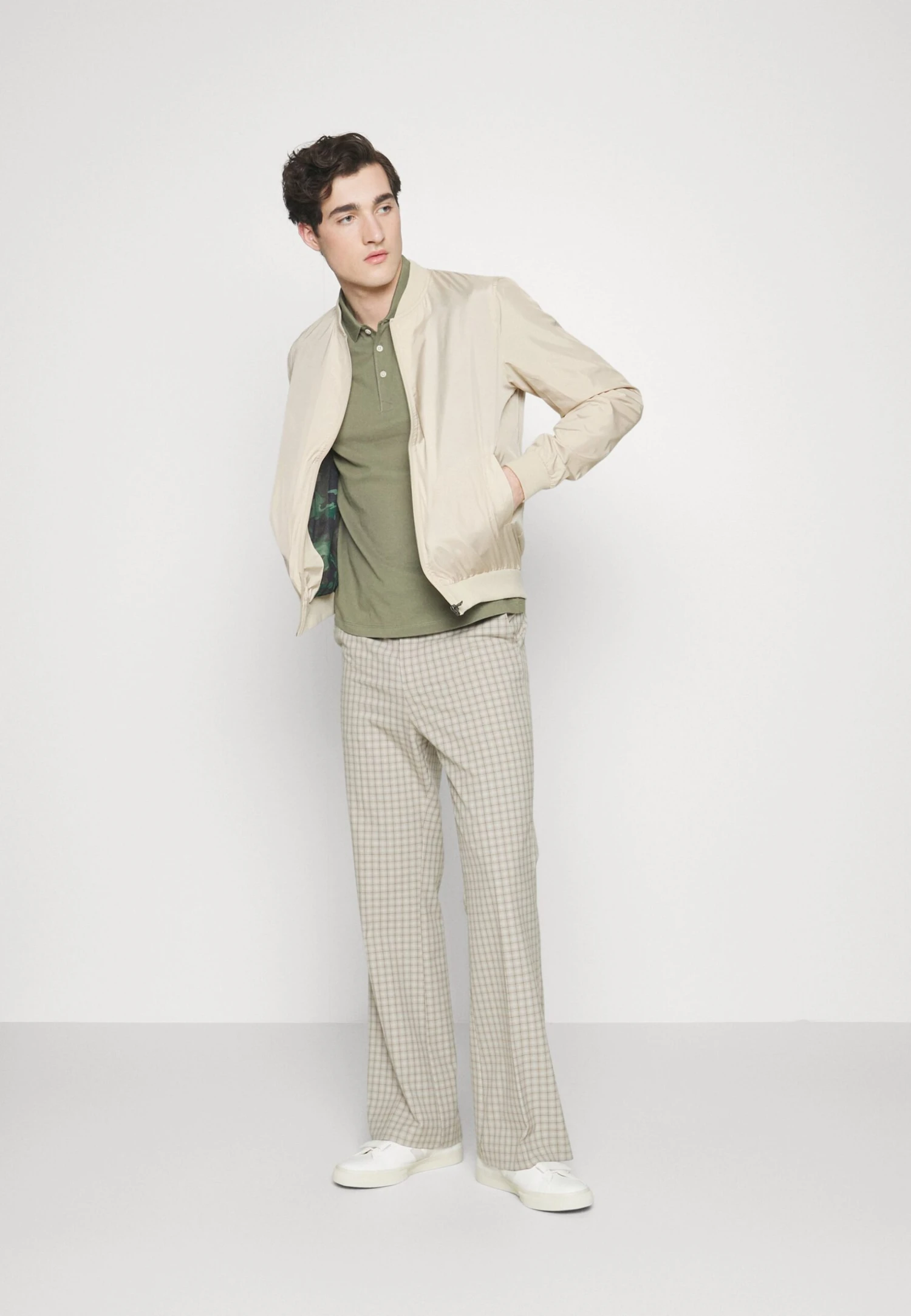 Pier One Chaquetas Bomber - Beige 4 Pier One Chaquetas Bomber - Beige - Imagen 2