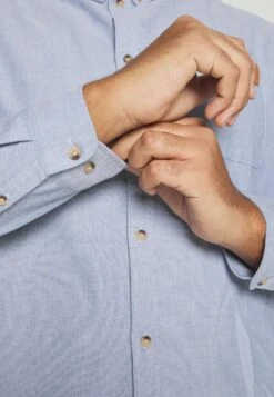 Pier One Oxford - Camisa - Light Blue 11 Pier One Oxford - Camisa - Light Blue -Pier One d0f3517b8dcc4ed8944314d9a3607504