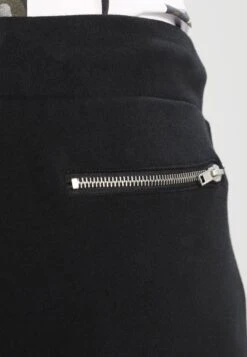 Pier One Biker Jogger - Pantalones Deportivos - Black 11 Pier One Biker Jogger - Pantalones Deportivos - Black -Pier One d14f4d3e23264a23856a525cf94a989d