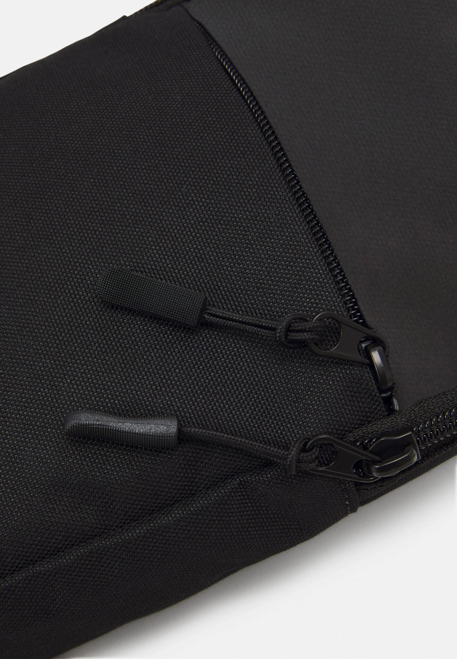 Pier One Riñonera - Black 7 Pier One Riñonera - Black - Imagen 5