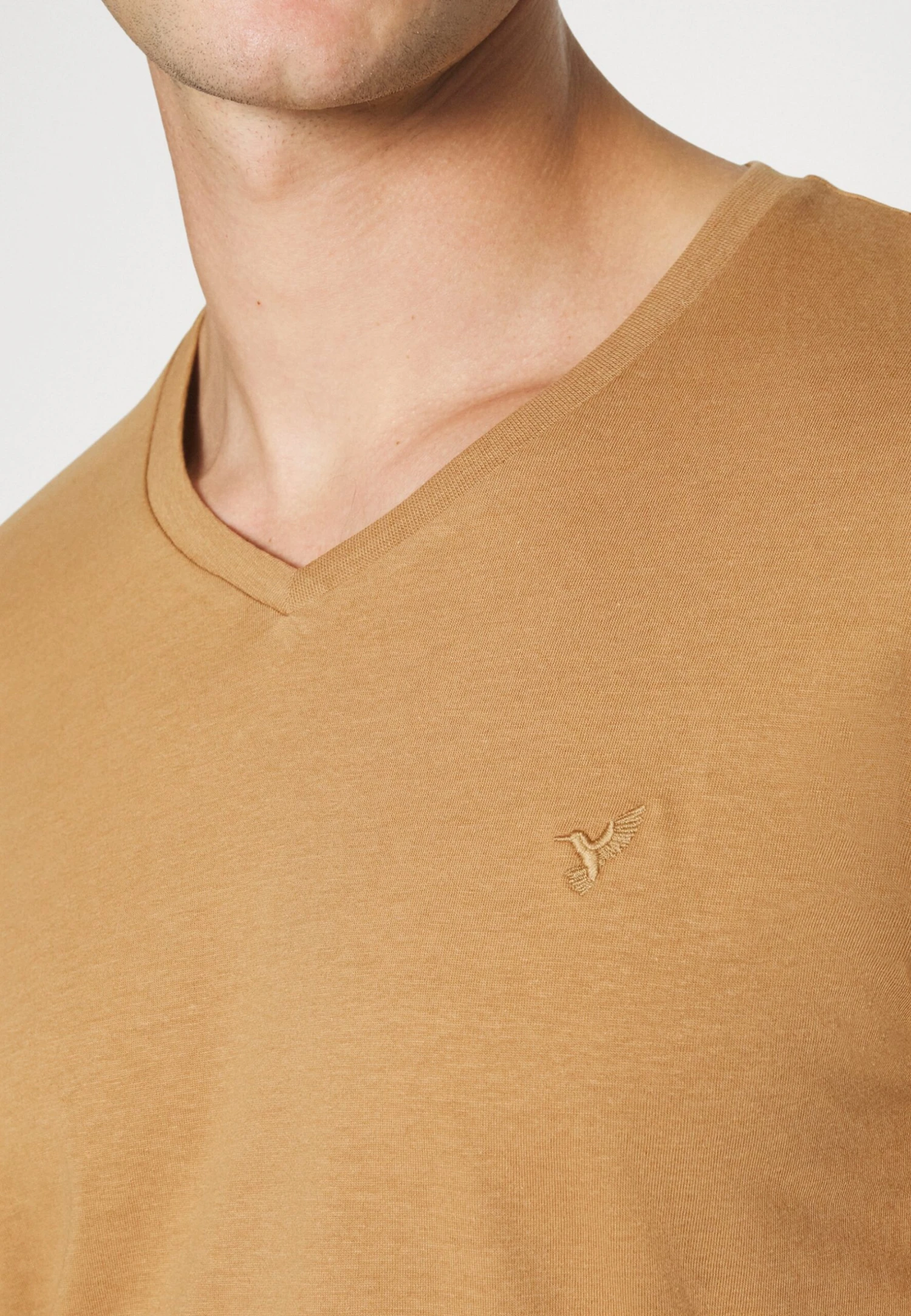 Pier One V Neck Bird Tonal 3 Pack - Camiseta Básica - Light Brown/White/Dark Blue 12 Pier One V Neck Bird Tonal 3 Pack - Camiseta Básica - Light Brown/White/Dark Blue - Imagen 10